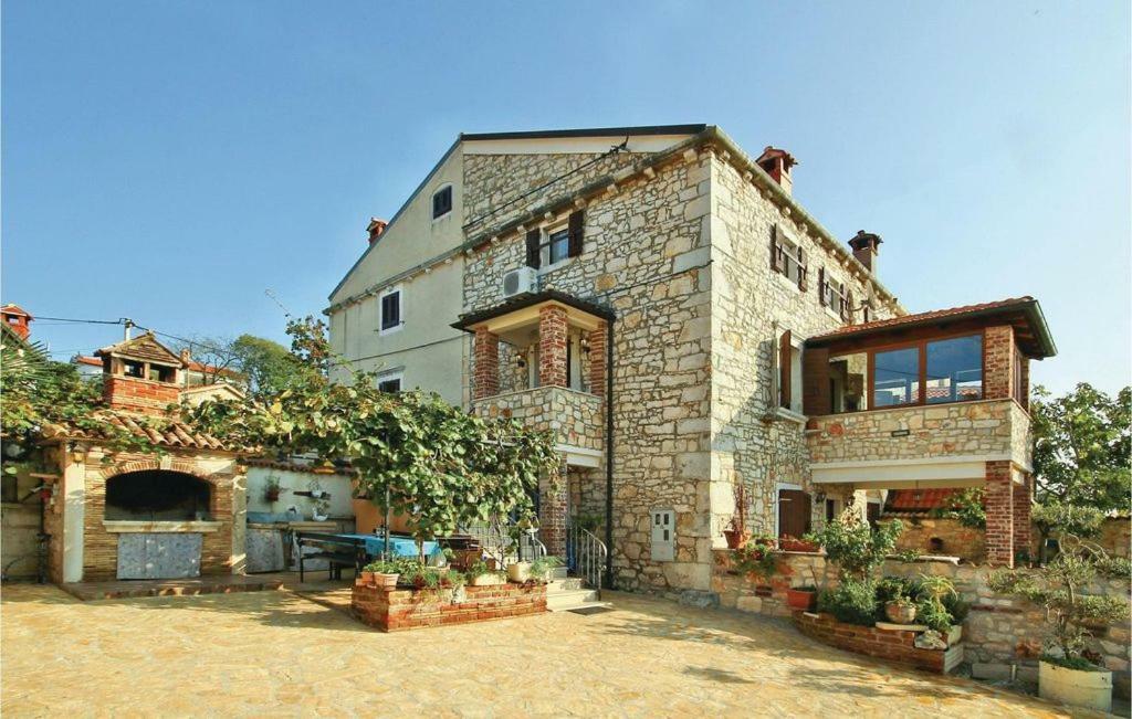 Mugeba 3 Bedroom Accommodation Porec Bagian luar foto