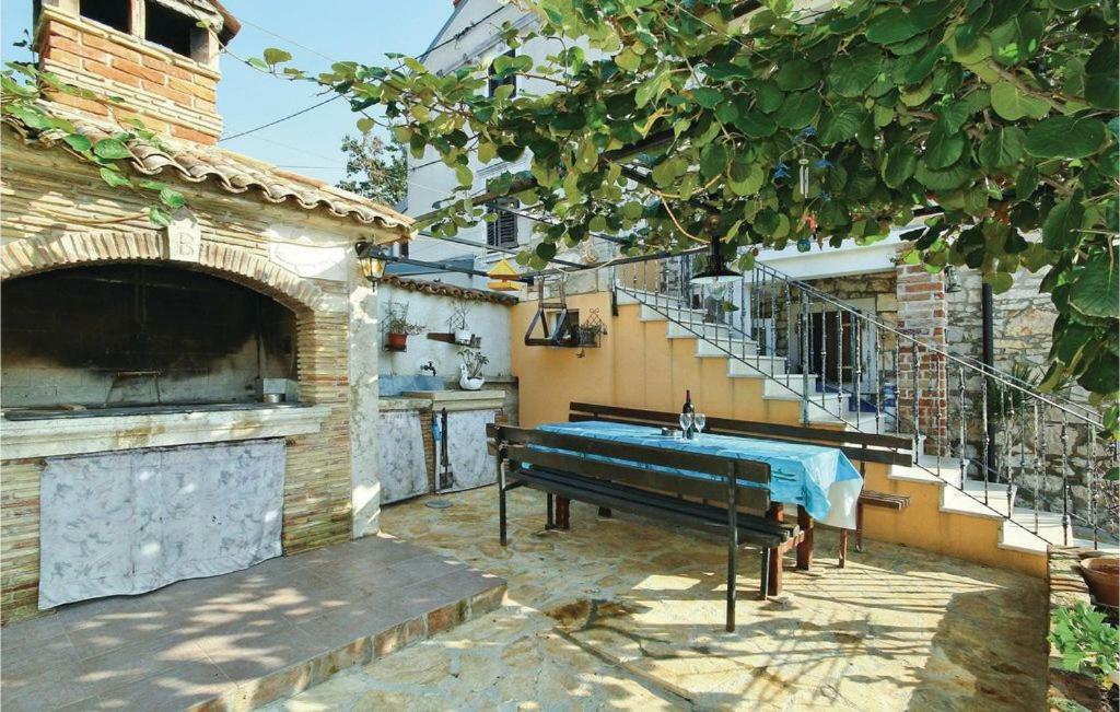 Mugeba 3 Bedroom Accommodation Porec Bagian luar foto