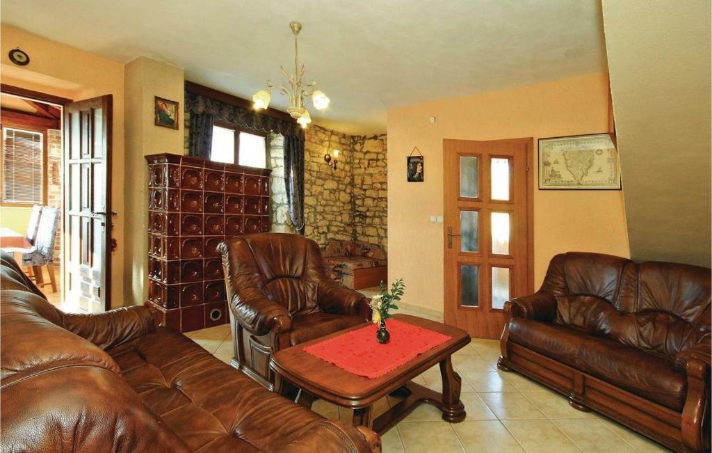 Mugeba 3 Bedroom Accommodation Porec Bagian luar foto