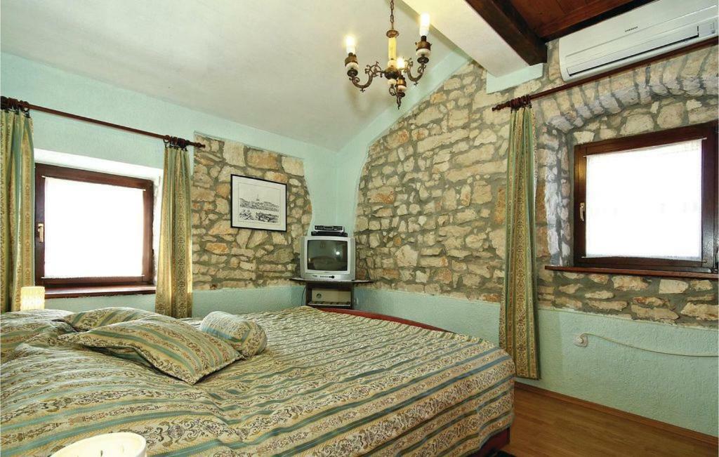 Mugeba 3 Bedroom Accommodation Porec Bagian luar foto