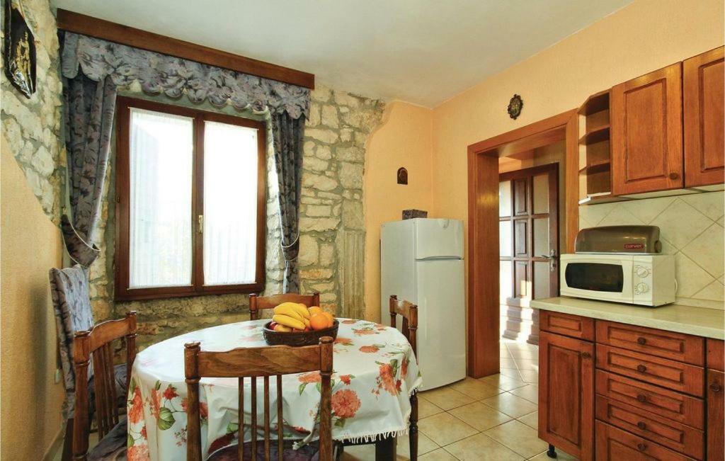 Mugeba 3 Bedroom Accommodation Porec Bagian luar foto