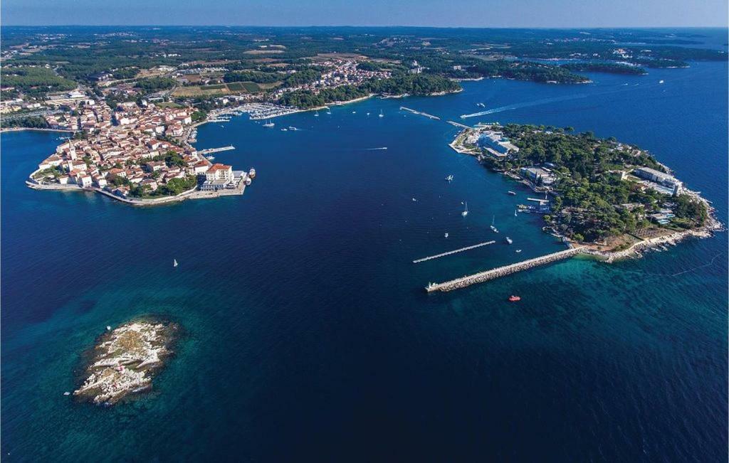 Mugeba 3 Bedroom Accommodation Porec Bagian luar foto